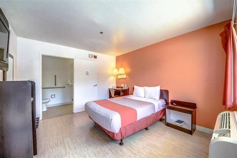 Motel 6-San Antonio, TX - Fiesta