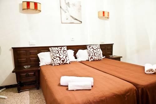 HOSTAL FLORES