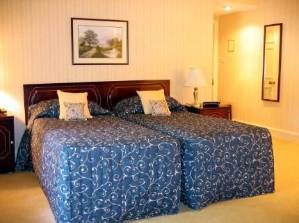 RYTON COUNTRY HOUSE