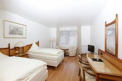 WALDHOTEL MAUM