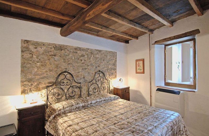 Rustico Sara