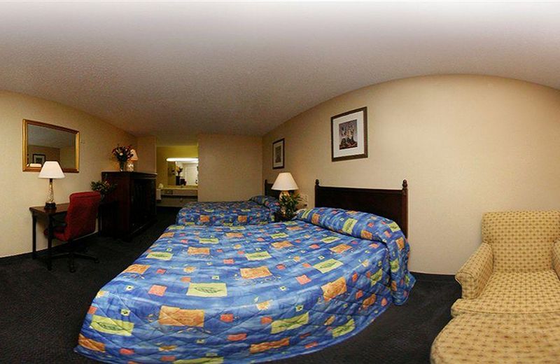 Econo Lodge Inn & Suites