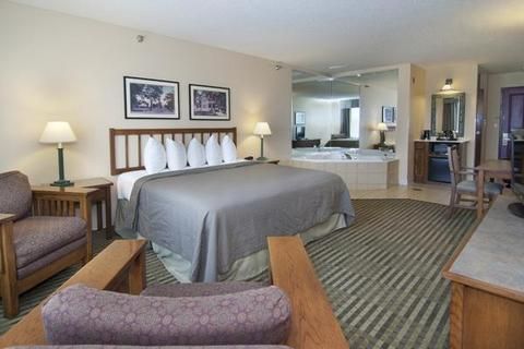 Norwood Inn & Suites