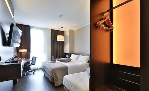 Best Western Premier CHC Airport