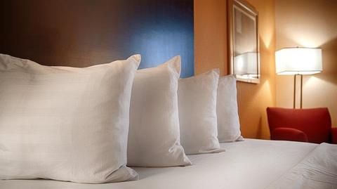 Paradise Inn & Suites