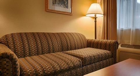 Oakridge Inn & Suites