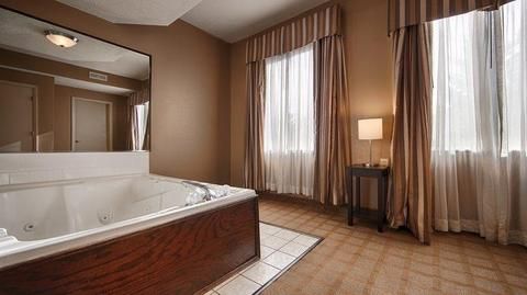 Best Western Plus Russellville Hotel & Suites