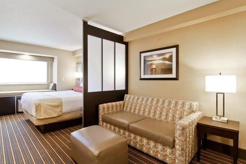 Best Western Plus Woodstock Inn & Suites