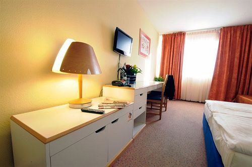 Lenas West Hotel