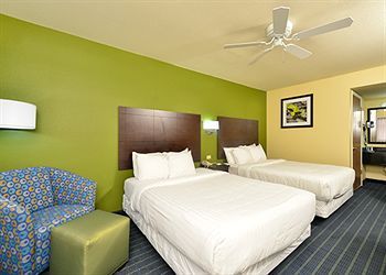 Rodeway Inn & Suites