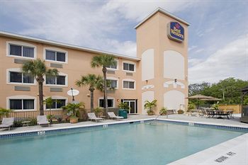 Days Inn & Suites by Wyndham Bonita Springs North Naples