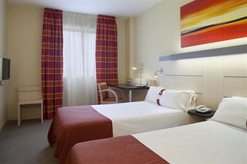 Holiday Inn Express Pamplona, an IHG Hotel