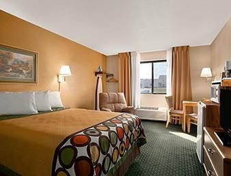 Super 8 by Wyndham Alexandria MN