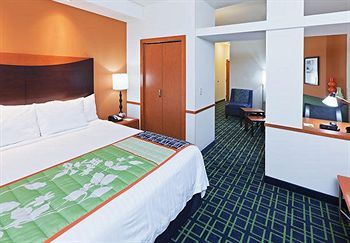 Fairfield Inn and Suites by Marriott Tulsa Southeast/Crossroads Village