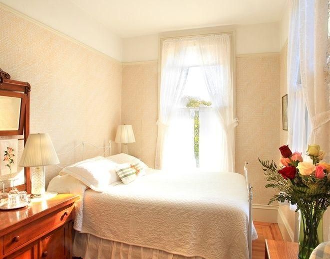 Camellia Inn