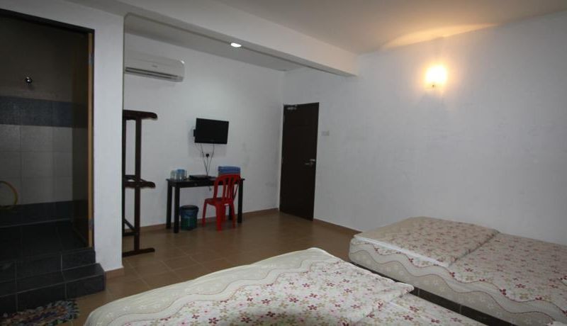 OYO 89585 Hotel Happy Inn