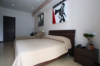Studio 83