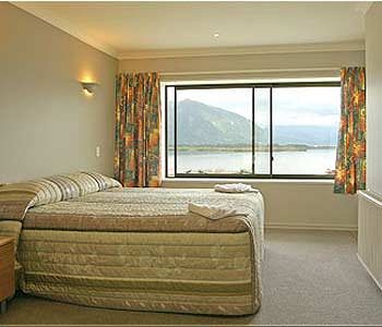 Hotel Lake Brunner