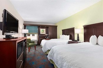 Hampton Inn & Suites Newport News-Airport - Oyster Point Area