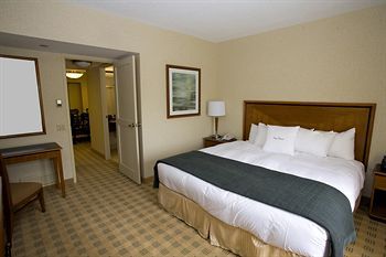 DoubleTree Suites by Hilton Hotel & Conference Center Chicago-Downers Grove