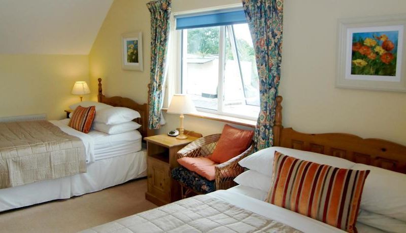 LAKESIDE COUNTRY LODGE