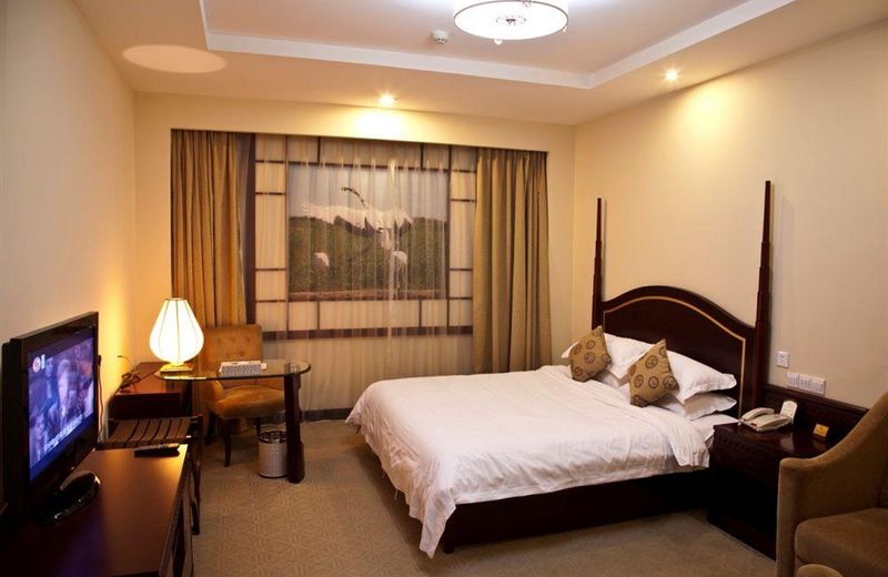 Four Seasons Royal Garden International Hotel