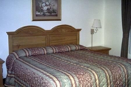 Red Roof Inn & Suites Manchester, TN