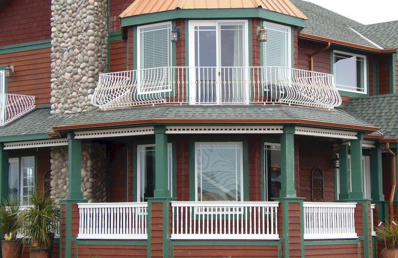 Collins Inn & Seaside Cottages