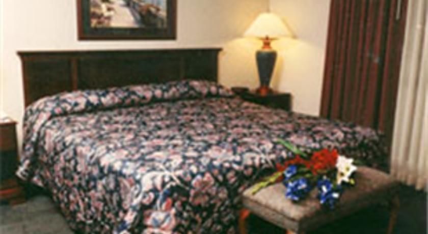 Lees Inn And Suites Muncie