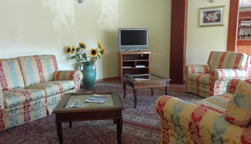 Salaria Hotel