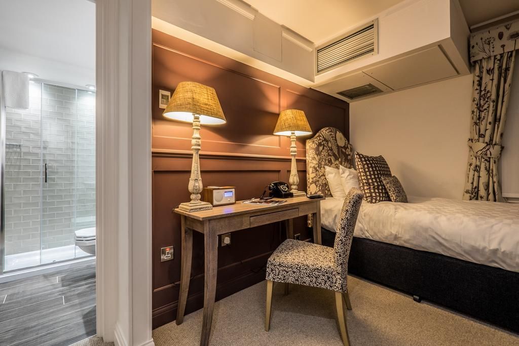 Coach & Horses Hotel