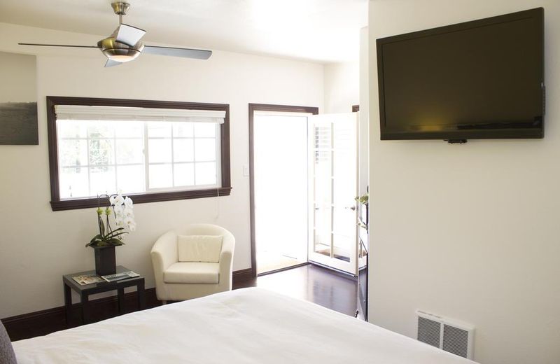Malibu Country Inn