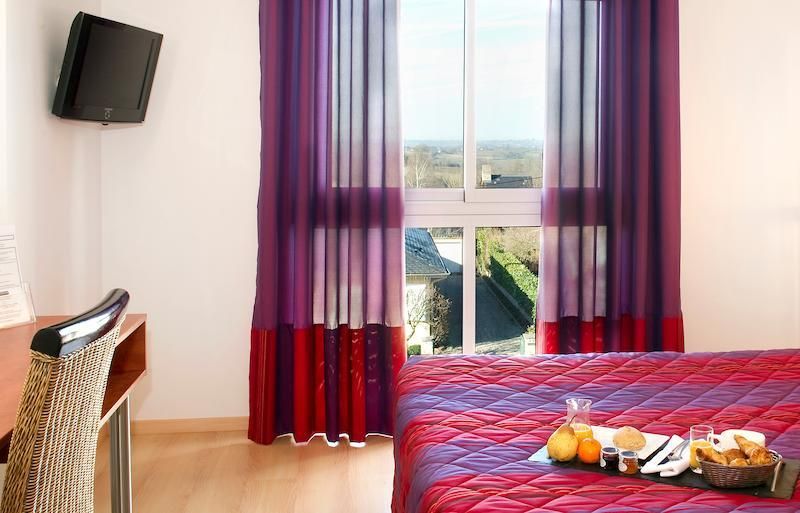 INTER-HOTEL LES PEYRIERES