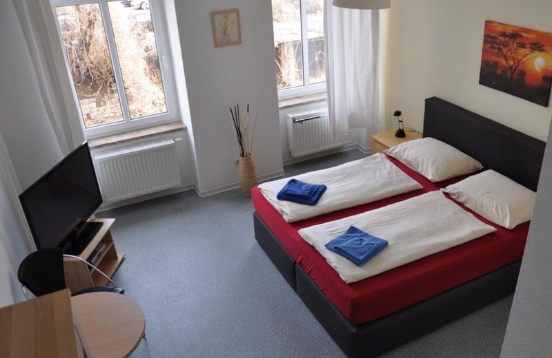 A bed Privatzimmer Dresden - Nichtraucherpension