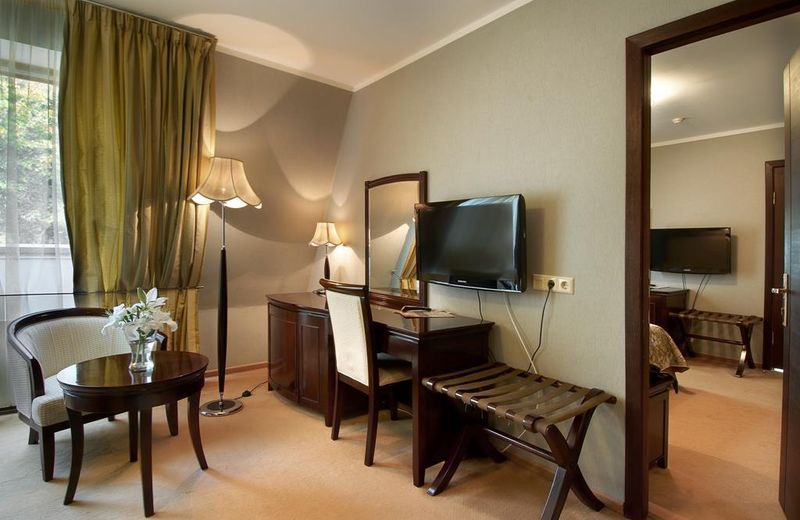 Greenway Park Hotel