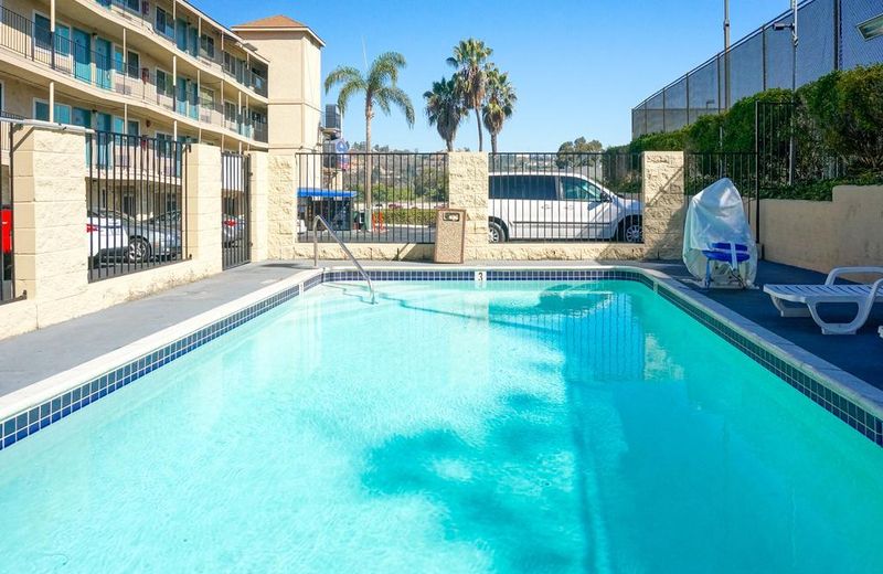 Howard Johnson by Wyndham San Diego Hotel Circle