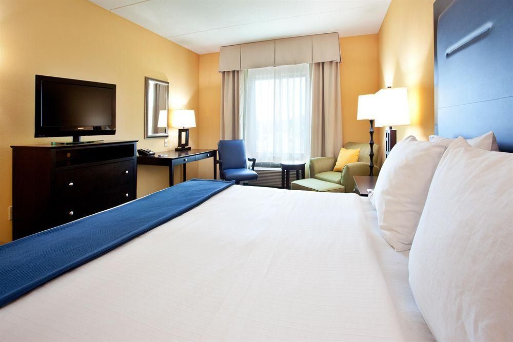 Holiday Inn Express & Suites Wilmington-Newark, an IHG Hotel