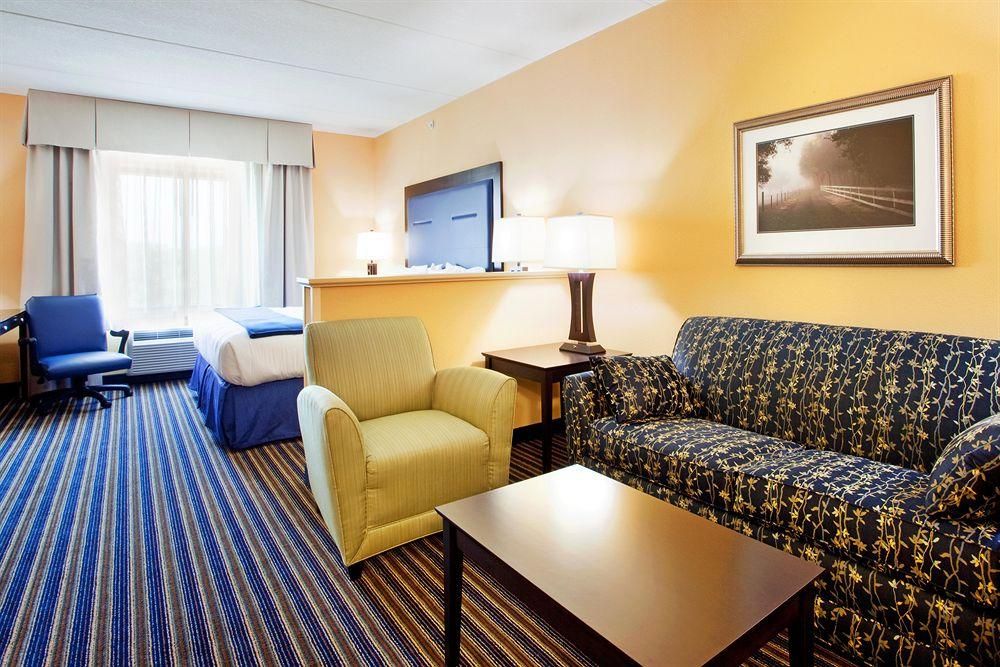 Holiday Inn Express & Suites Wilmington-Newark, an IHG Hotel