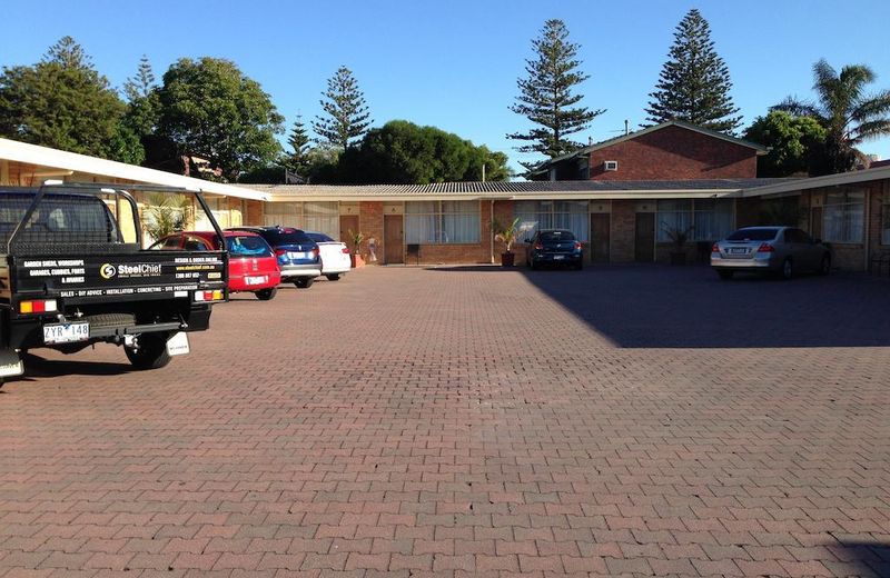 Glenelg Motel