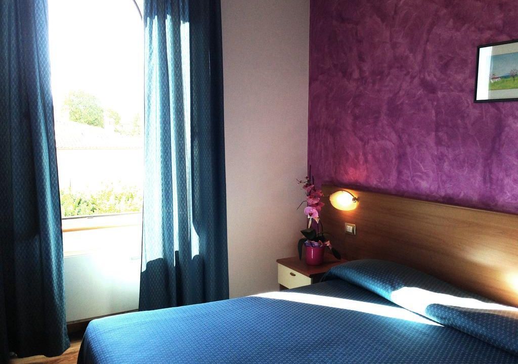 Hotel 2000