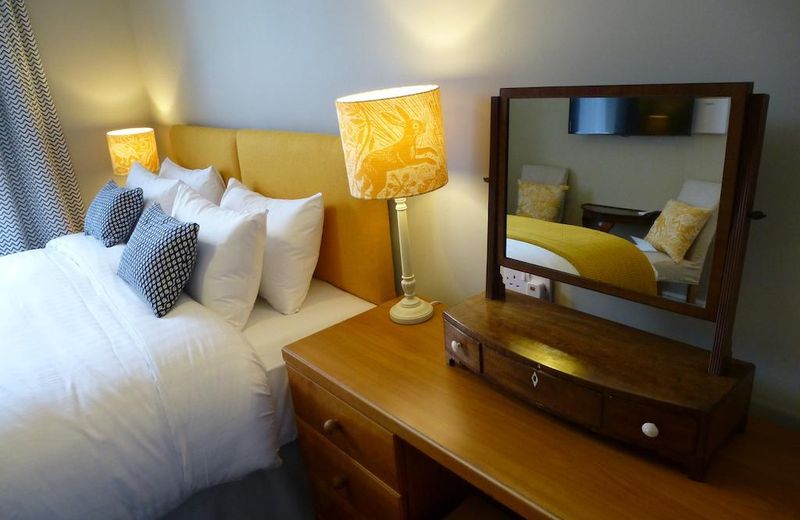 City Centre Luxury Holiday House with Outdoor Bath and Parking