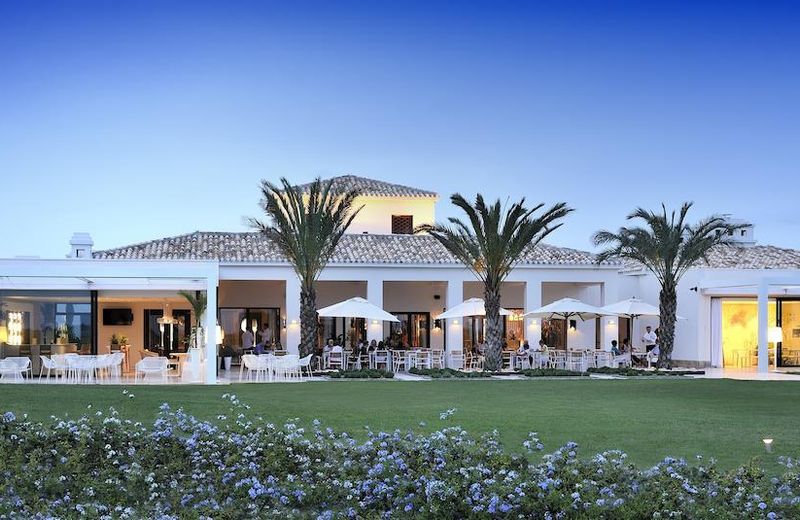 Las Colinas Golf & Country Club Residences