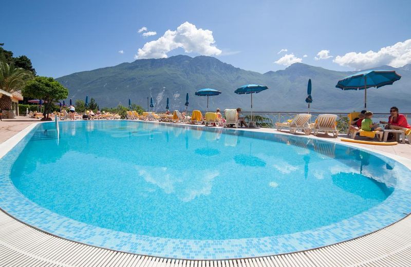 EALA My Lakeside Dream - Adults Friendly
