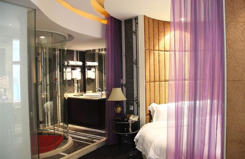 MANHATTAN JINLING HOTEL