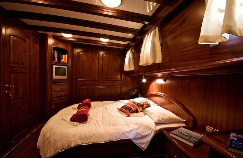 Plaghia Charter Boat&Breakfast