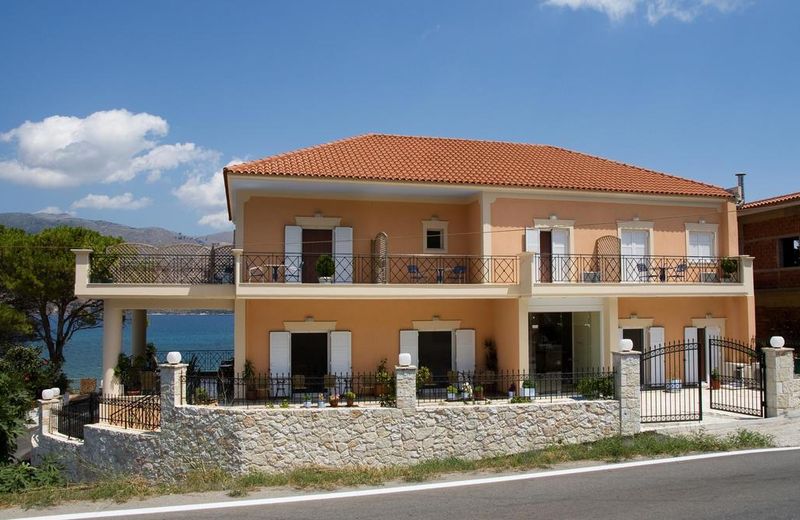 Lazaratos Hotel