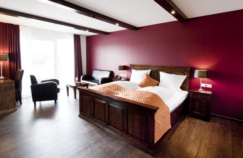 Riverside Hotel