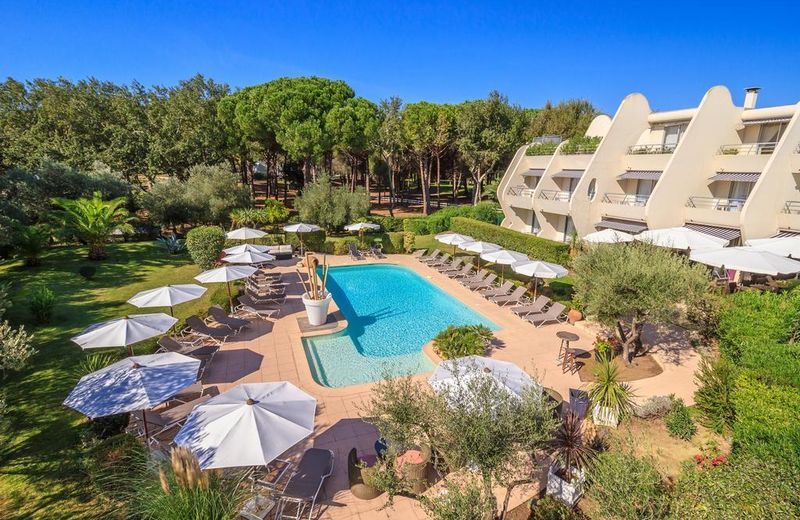 GOLF HOTEL
