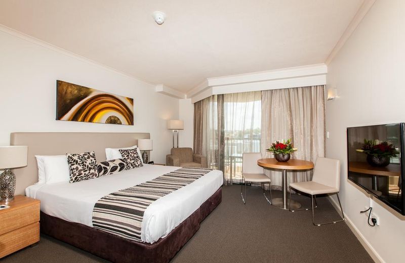 Central Cosmo Apartment Hotel