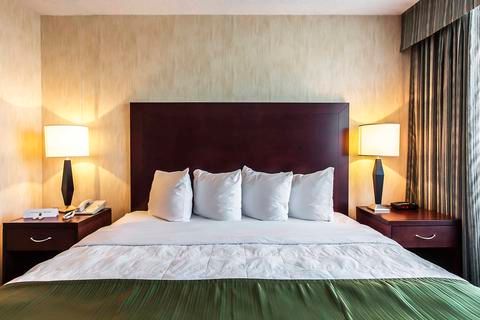 Embassy Suites by Hilton Montreal Airport